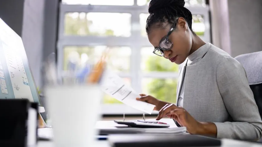 How to Become an Accountant: A Comprehensive Guide to Qualifications in the UK 2024
